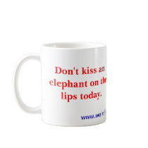 Don't kiss an elephant (mug)