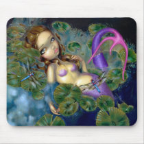 artsprojekt, mermaid, mermaids, sea, ocean, nixie, nymph, lotus, dragonfly, dragonflies, flower, lily, lilypad, lilies, lily pad, lotuses, blossom, blossums, flowers, water, pond, tail, pink, art, fantasy, eye, eyes, big eye, big eyed, jasmine, becket-griffith, becket, griffith, jasmine becket-griffith, jasmin, strangeling, artist, goth, gothic, Mouse pad com design gráfico personalizado
