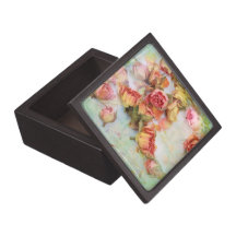 Dry roses on green vintage premium jewelry box