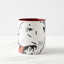 El pitbull Terrier hace frente a las tazas de café
