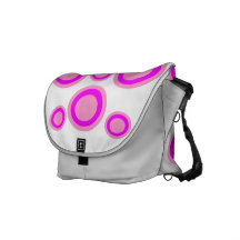 El rosa circunda la bolsa de mensajero del tema bolsa messenger