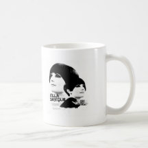 Ella no sabe que tiene un admirador coffee mug