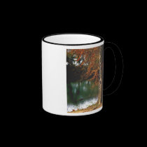 En los bancos de la taza del río de Etowah tazas