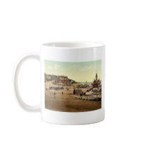 Entrance to the harbor, Bourneuth, England vinta Mugs