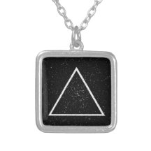 Esquema blanco del triángulo en fondo negro de la  joyerías