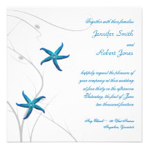 Estrellas de mar azules con la invitación coralina
