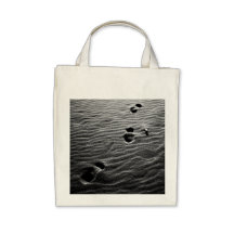 Footprints on the sand tote bag