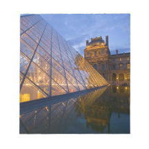 France, Paris. The Louvre at twilight. Credit 3 Notepads