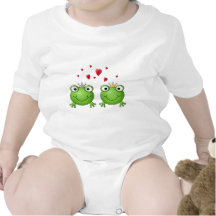Frog Prince and Frog Princess, with hearts. T-shirts