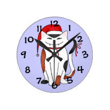 Funny and cute calico cat with Christmas hat Round Wall Clocks