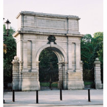 Fusiliers Arch : Entrance to Stephens Green photo sculptures