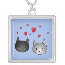 Gatos negros y grises lindos, con los corazones colgante
