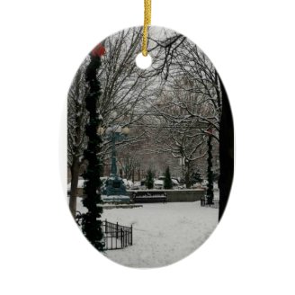 Giddings Plaza on Lincoln Square, Winter Wonder La Ornaments