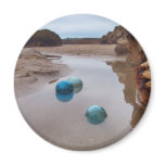 Glass floats on receding water magnets