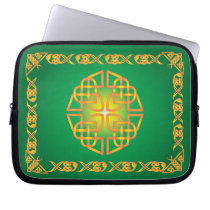 Golden Celtic Hearts on emerald background laptop sleeves