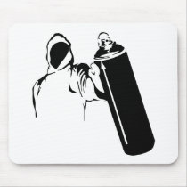 Graffitiverfasser mit Spraydosen-Schablone mauspads