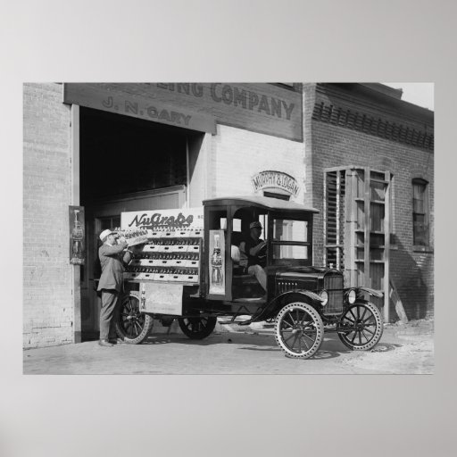 Grape Soda Pop Truck, 1924 Poster