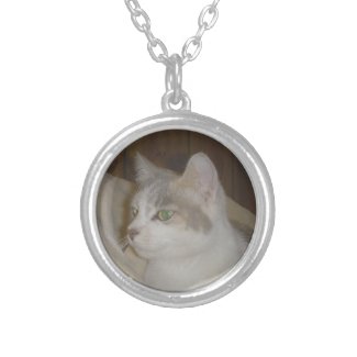 Green Eyed Kitty Round Pendant Necklace