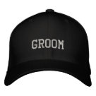 basic_structured_flexfit_cap - Groom baseball cap in basic black with light gray font.