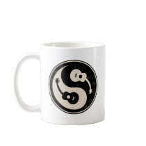 guit-yang1-blk-tan-T Mug
