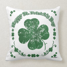 Happy St. Patrick's Day - vintage style Throw Pillows