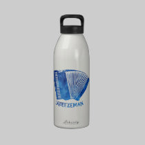 Hombre del apretón botellas de agua