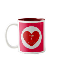 Hugs and Kisses Circle Heart mugs