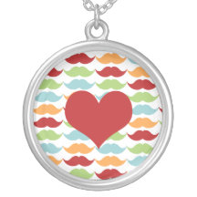 I collar de los bigotes del corazón
