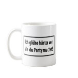 Ich gluehe haerter vor als du party machst T-shirt mugs