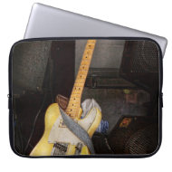 Instrument - Guitar - Playing in a band electronicsbag