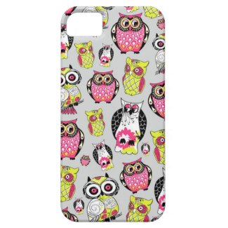 It's a hoot. Quirky Retro Owl pattern. iPhone 5 Cover
