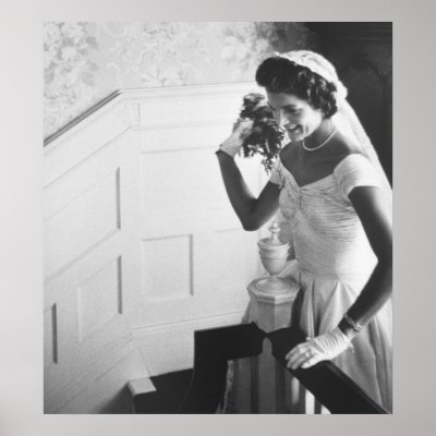 Old 1950s photo of John F Kennedy wedding with Jackie Kennedy throwing the 