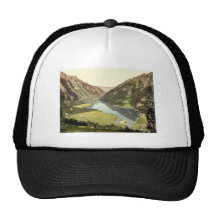 Klonthal Lake, general view, Glarus, Switzerland v Hats