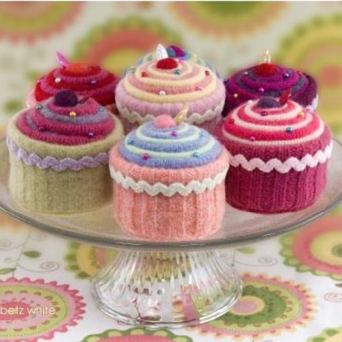 knitted cupcakes magnet