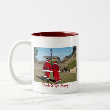 La bebida y sea feliz taza