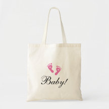 La bolsa de pañales rosada de los pies del bebé de