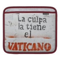 La culpa la tiene el Vaticano Sleeves For Ipads