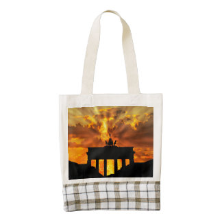 La puerta de Brandeburgo (alemán: Tor) de Bolsa Tote Zazzle HEART