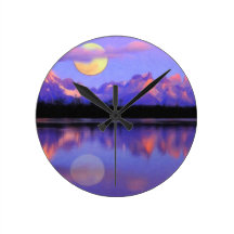 Lago Pehoe in Torres del Paine, Chile Crayons Round Wallclock