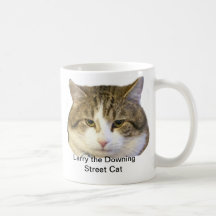 Larry the Downing Street Cat Face - Catching rats Mugs