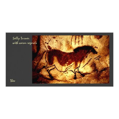 Cuevas De Lascaux. Una pintura del caballo a partir de la 15000-13000 descubierta A.C. en las cuevas en Lascaux aparece tener líneas garrapateadas en la pared sobre ella,