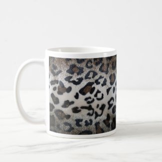 Leopard pattern, natural color fake fur closeup mug