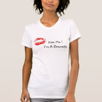 lips,   Kiss Me !   I'm A Brunette  t-shirt t-shirts