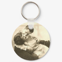 lovers kissing keychain by amazingvintage lovers kissing keychain