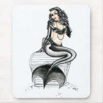 Madame Perle Noir mousepads