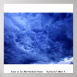 Mammatus brillante y azul marino se nubla v2 por K Posters