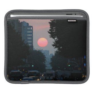 Manhattanhenge: setting pinkish orange sun sleeve for iPads