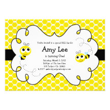Manosee la invitación del amarillo del cumpleaños 