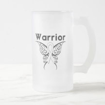 Mariposa tribal del guerrero del cáncer de pulmón tazas de café