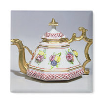 Meissen octagonal teapot, c.1718 magnet